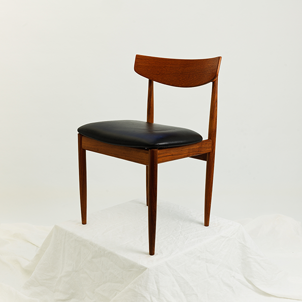 MCM Dining Chair IB Kofod Larsen – Composition