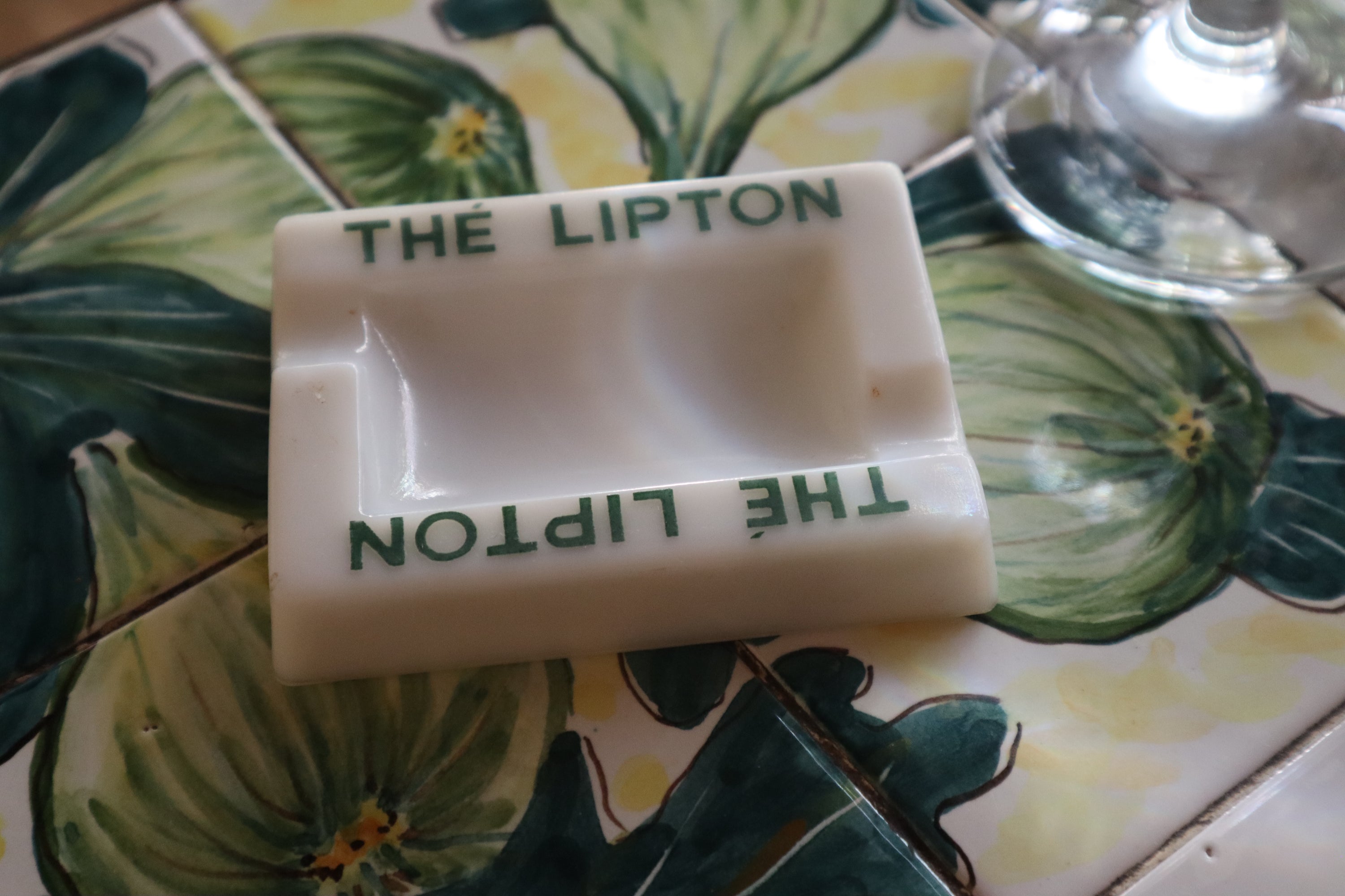 White Glass w Verde Thé Lipton | Ashtray