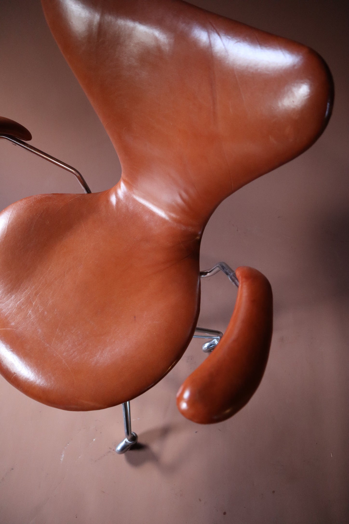 1st Edition '3217 ' Cognac Leather Swivel Chair by Arne Jacobsen for Fritz Hansen