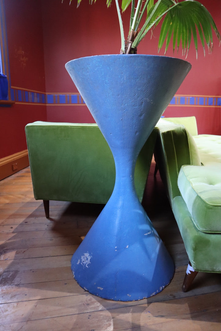 Diablo Bleu Planter by Willy Guhl