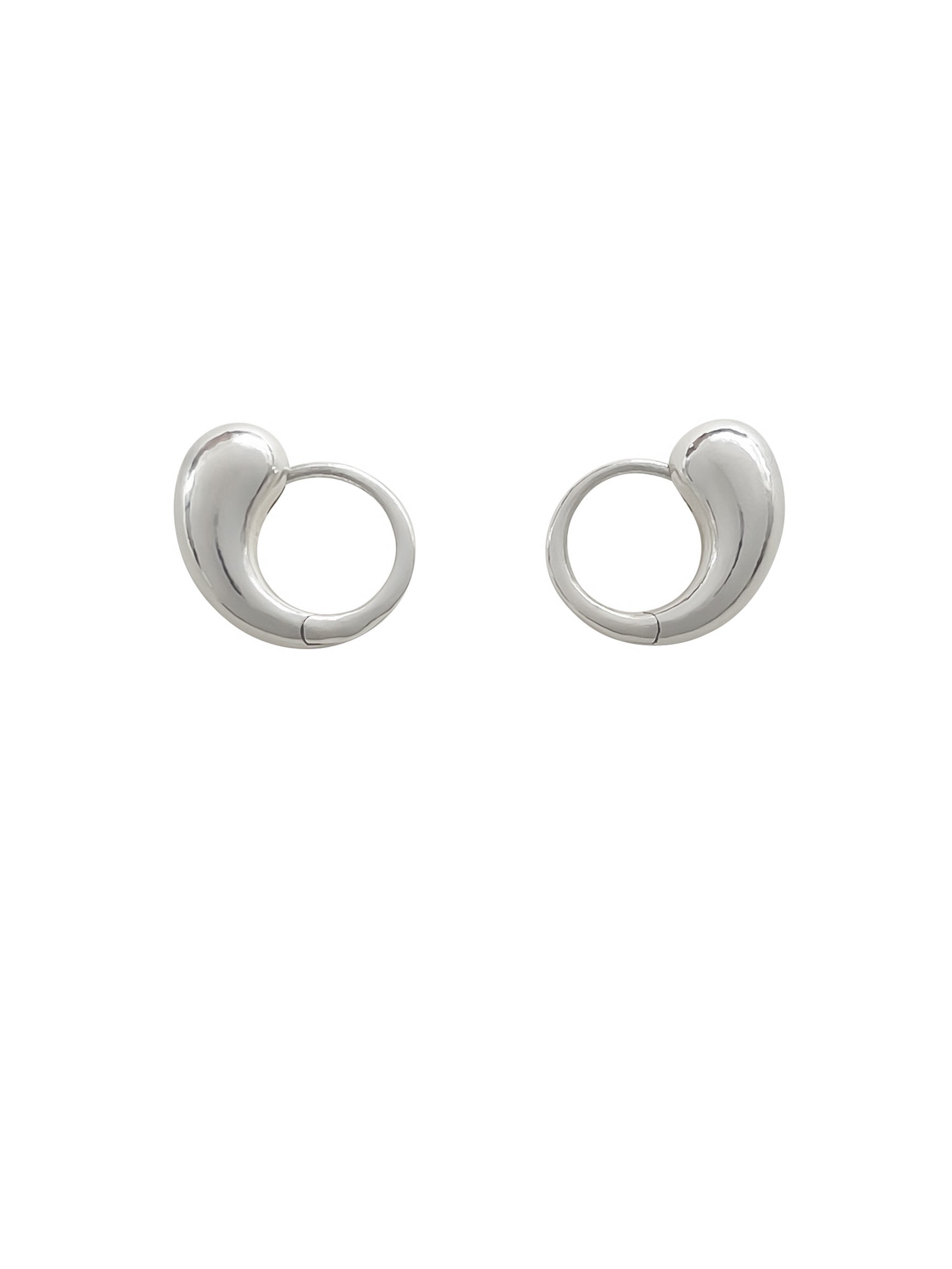 SARA ROBERTSSON | CLOSURE ||| Hoop Earrings – Silver