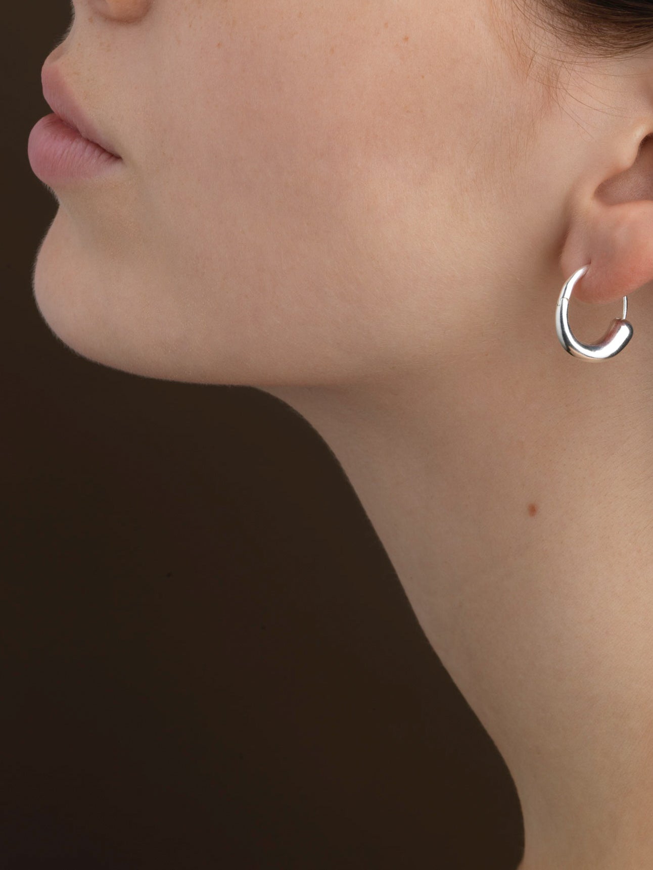 SARA ROBERTSSON | CLOSURE Hoop Earrings – Silver