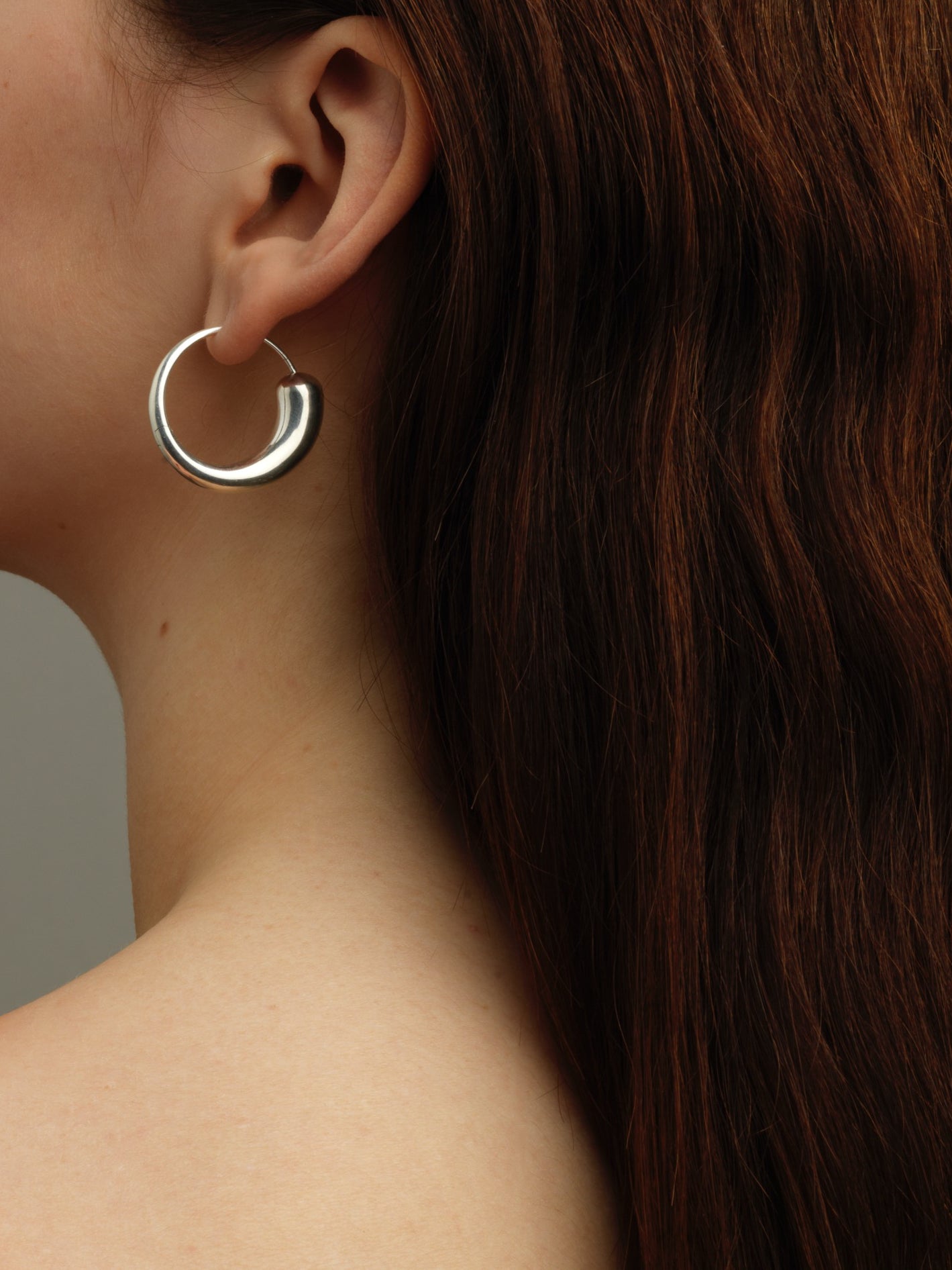 SARA ROBERTSSON | CLOSURE Hoop Earrings – Silver