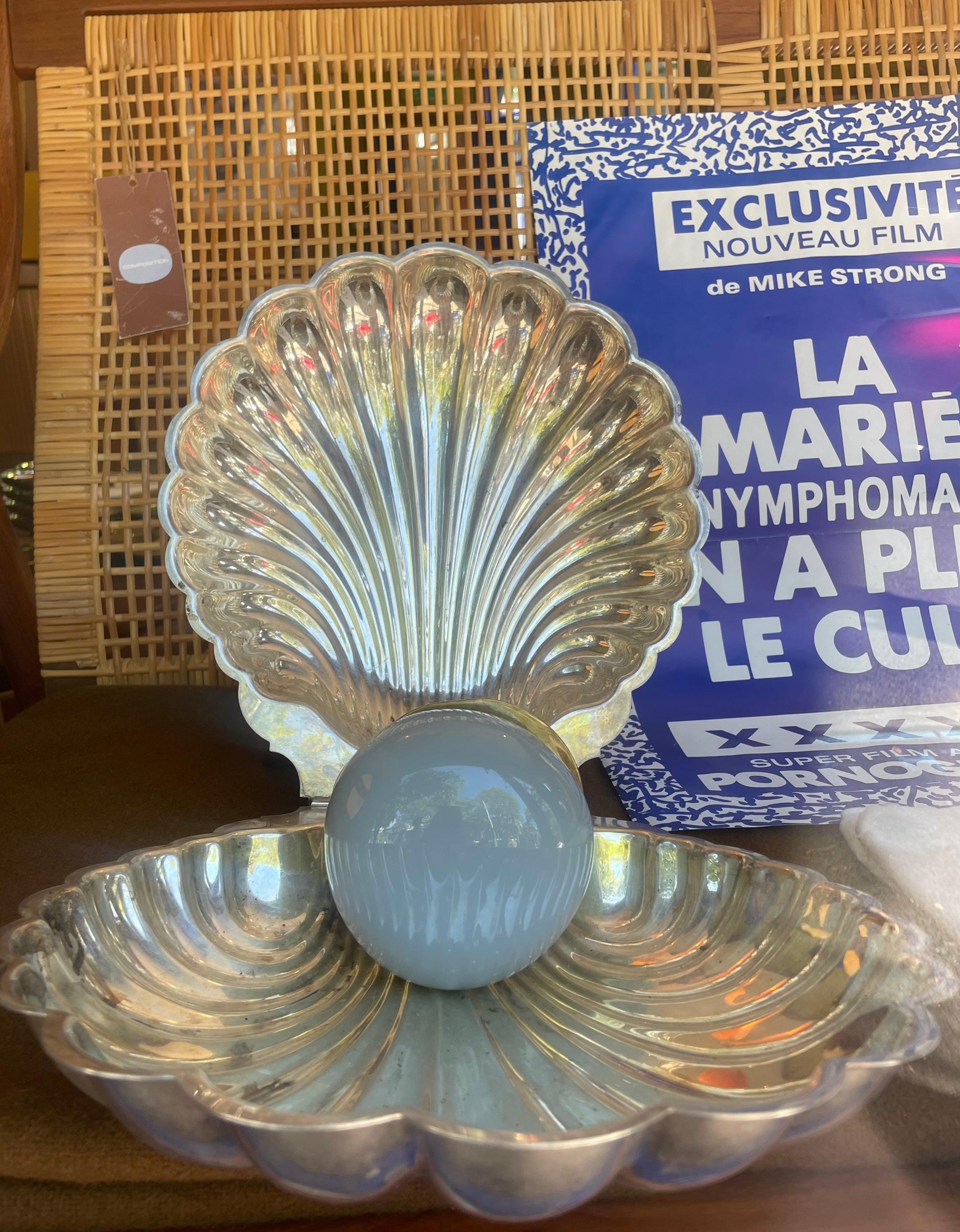 Silver Caviar Clam