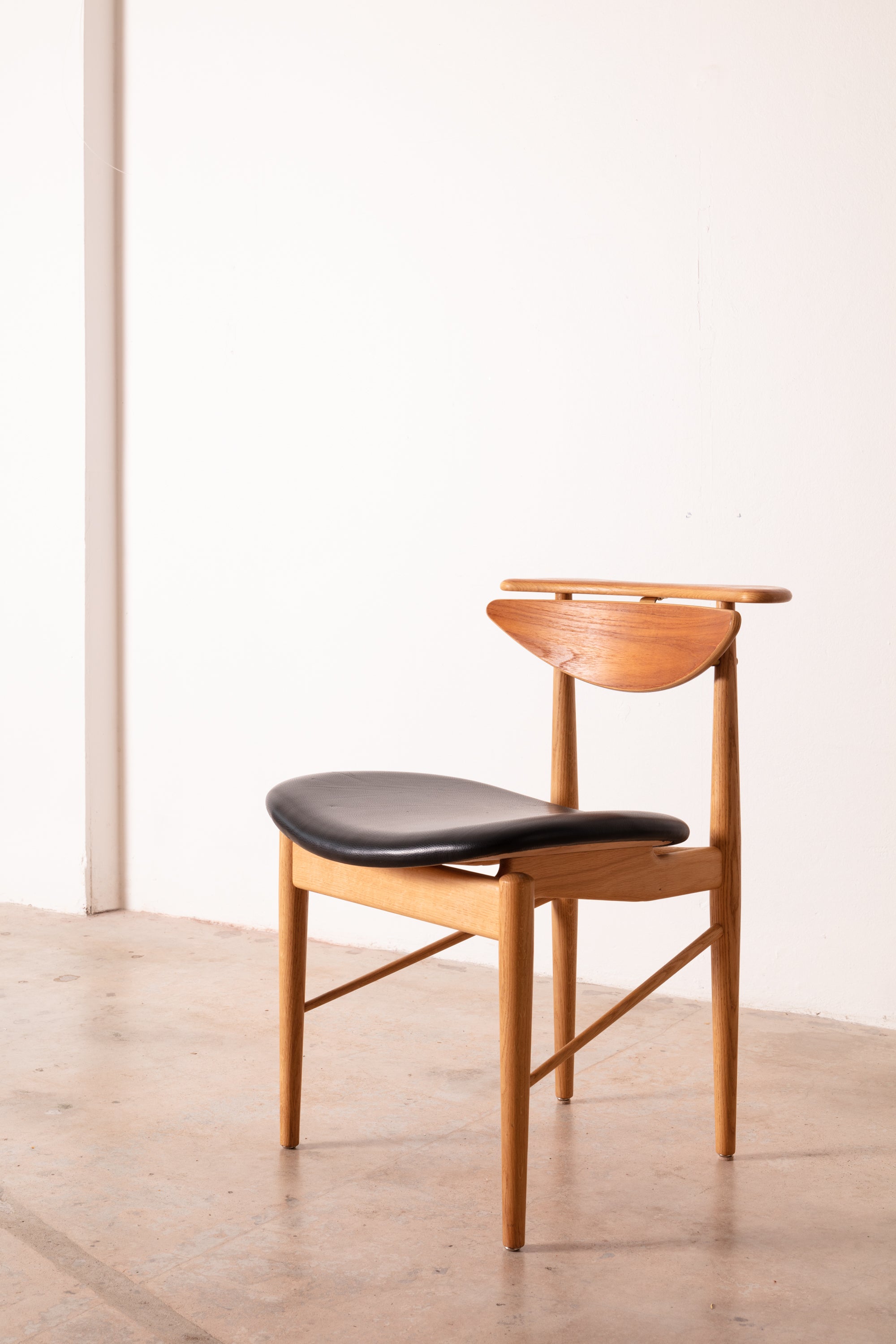 Reading Chair | Finn Juhl