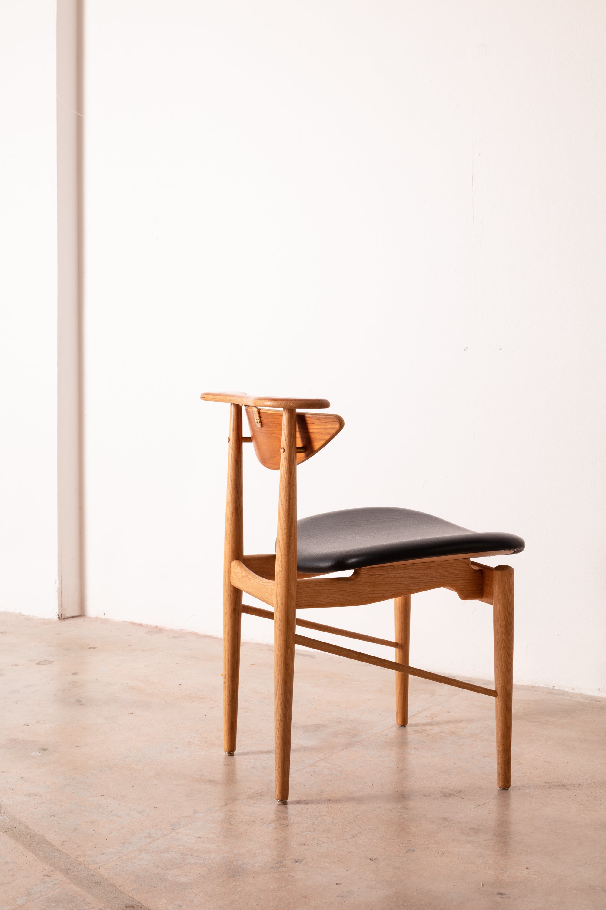 Reading Chair | Finn Juhl