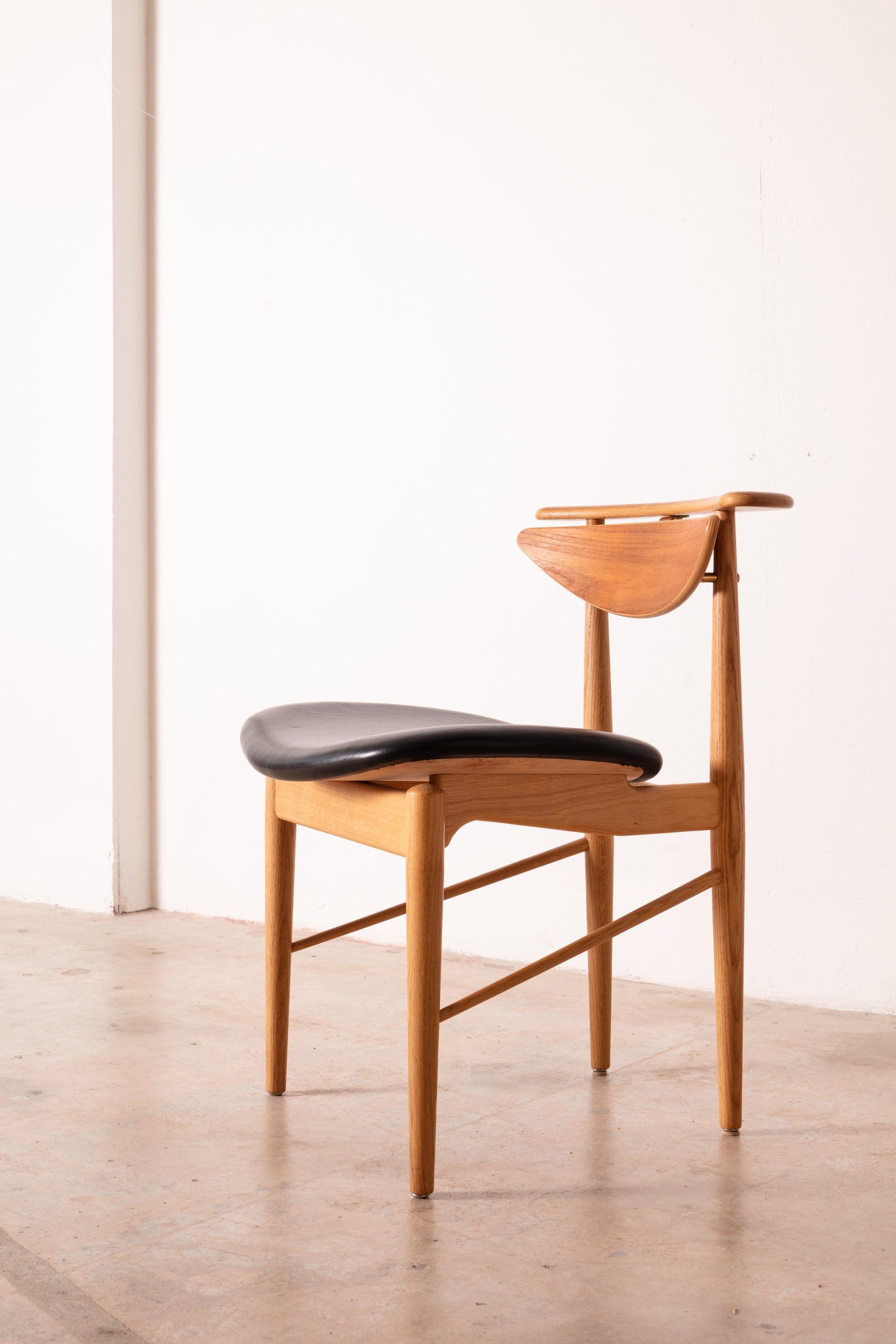 Reading Chair | Finn Juhl