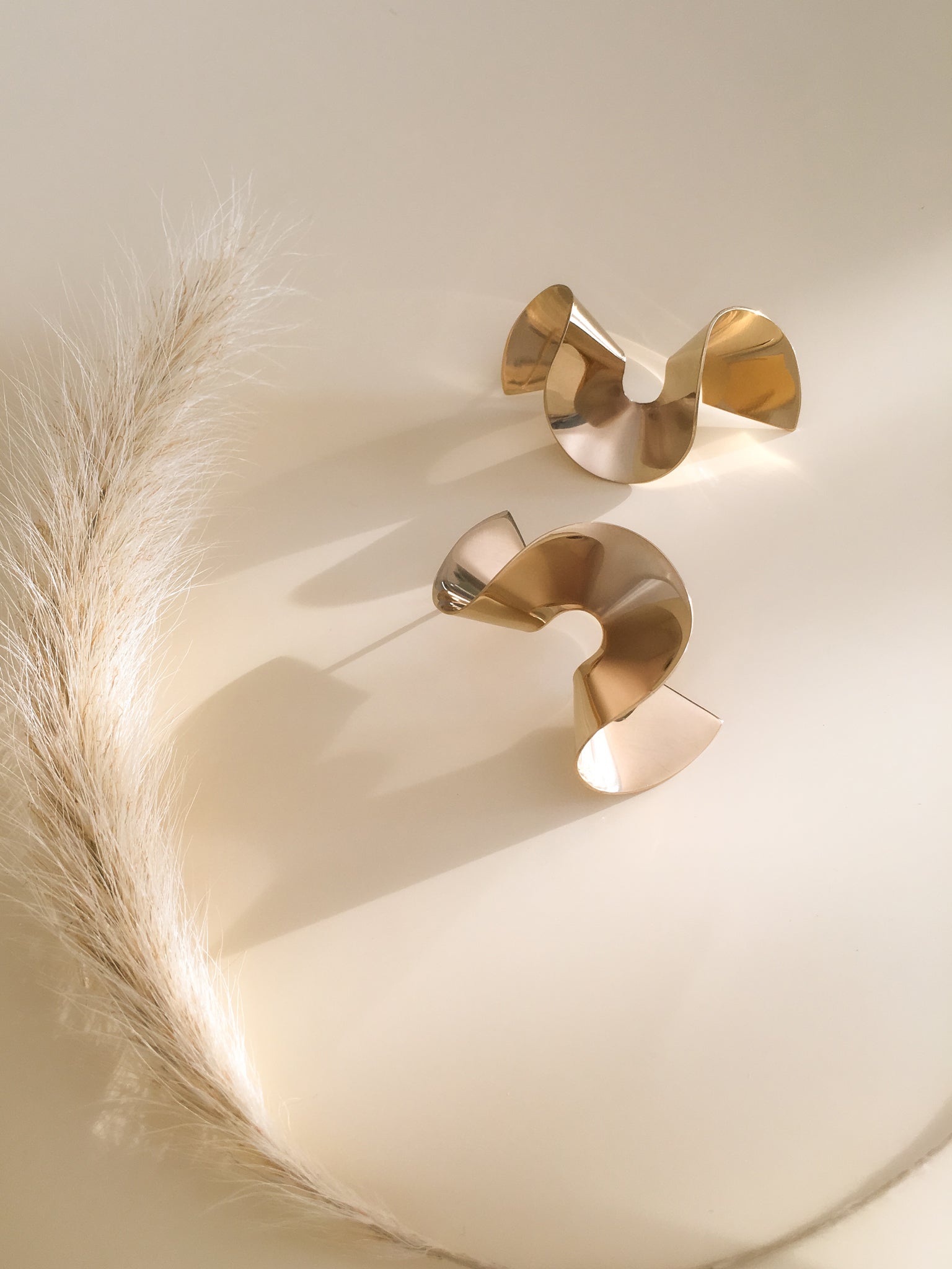 SARA ROBERTSSON | FLOUNCE || Earrings – Vermeil