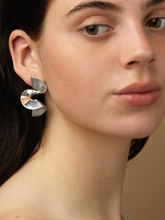 SARA ROBERTSSON | FLOUNCE || Earrings – Silver