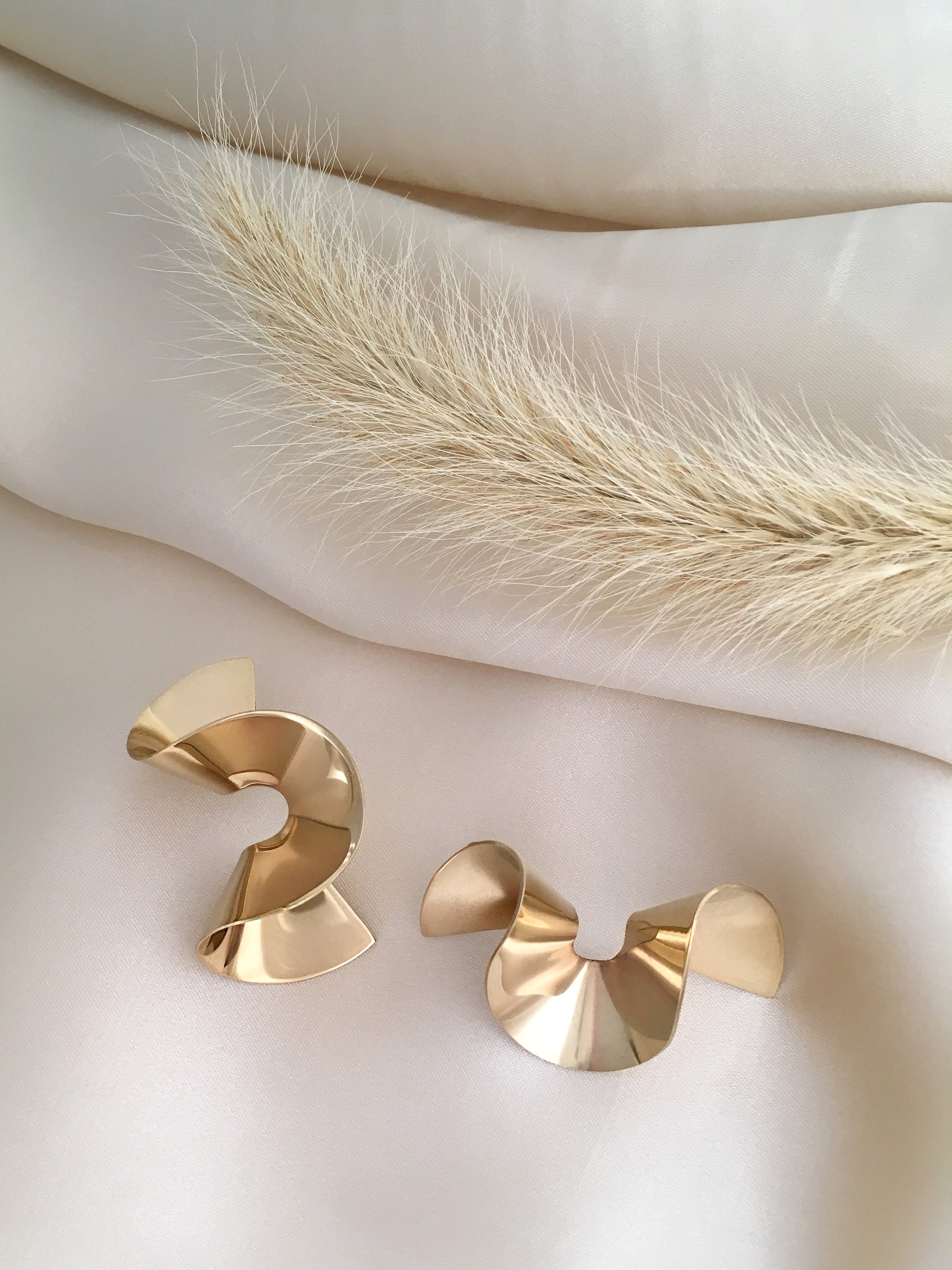 SARA ROBERTSSON | FLOUNCE || Earrings – Vermeil