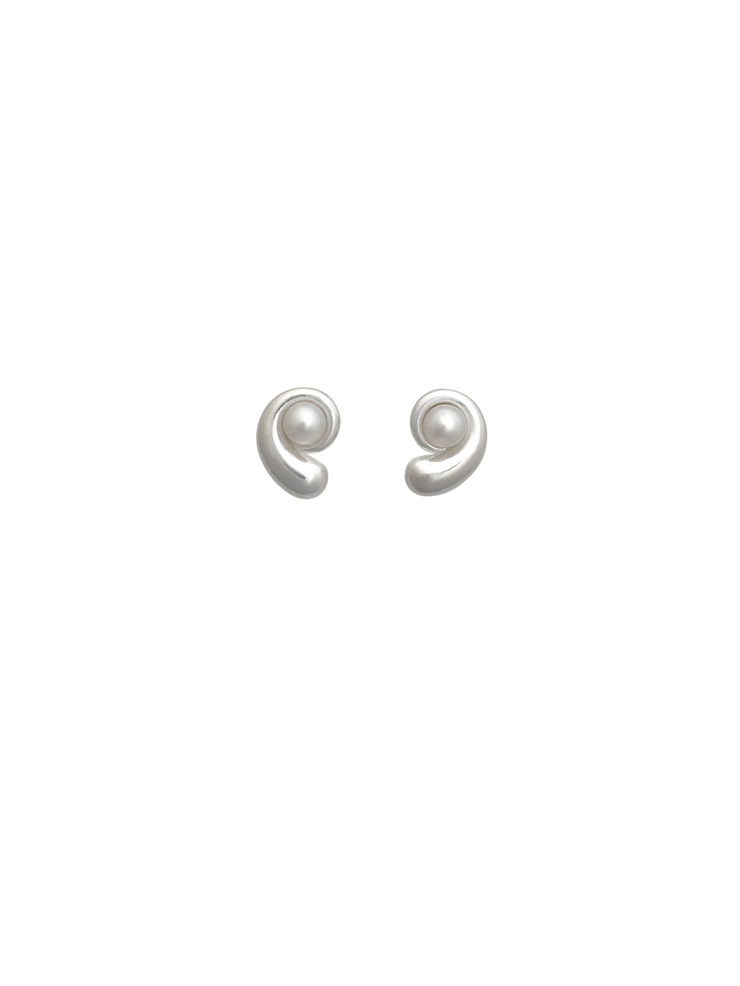 SARA ROBERTSSON | NAUTILIS Pearl Earrings – Silver