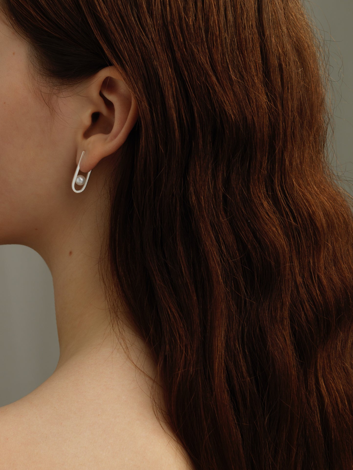 SARA ROBERTSSON | STRING Pearl Earrings – Silver