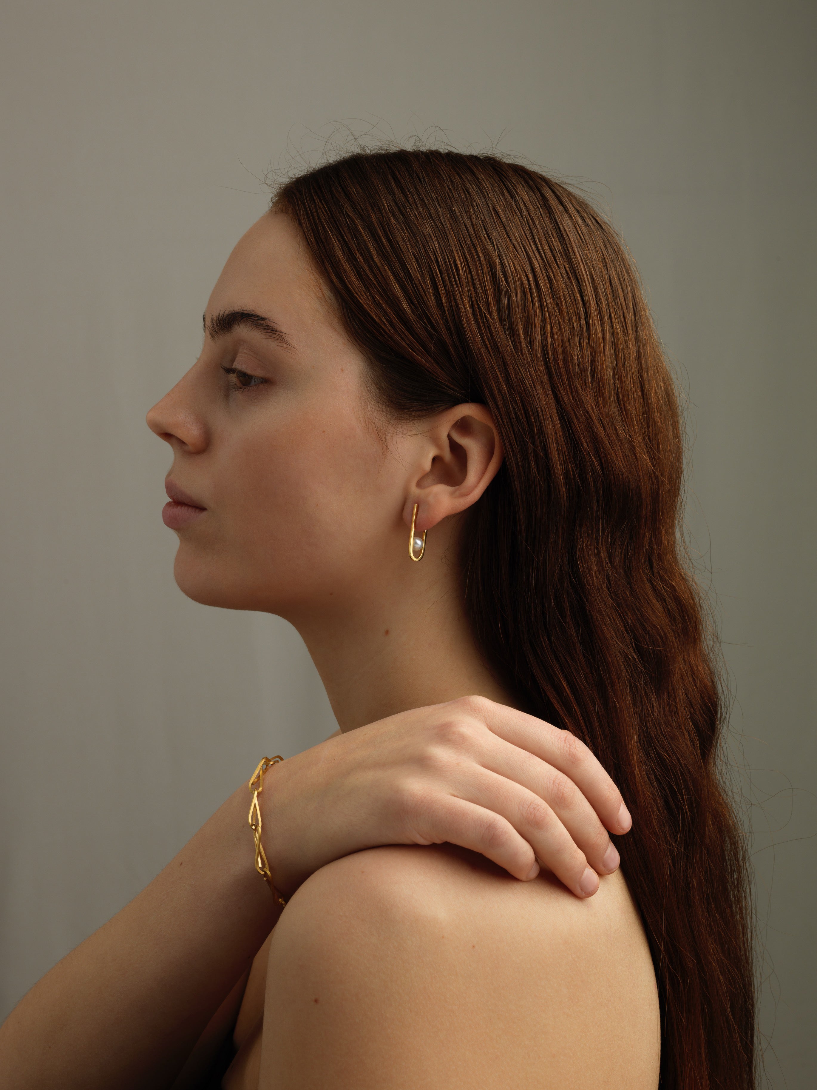 SARA ROBERTSSON | STRING Pearl Earrings – Gold Vermeil