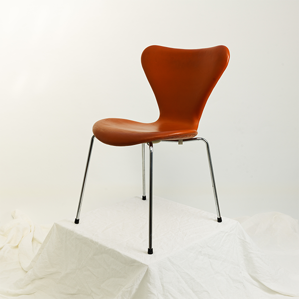 Series 7 Model 3107 Dining Chair | Arne Jacobsen (4)