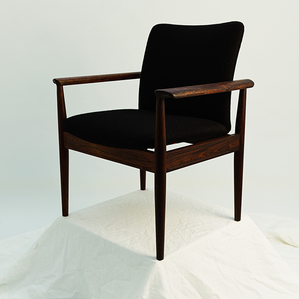 Model 290 'Diplomat' Armchair