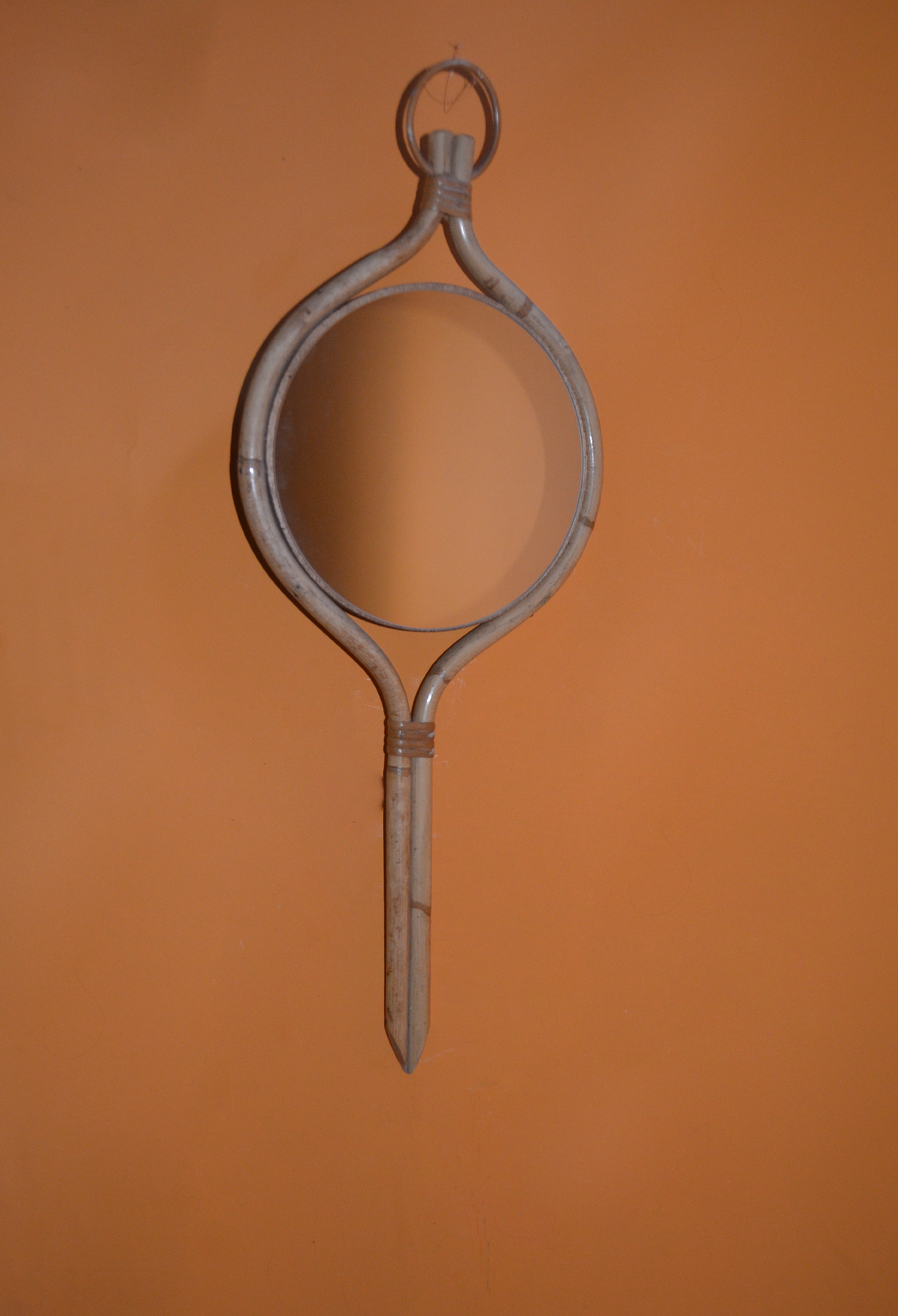 Miroir, Miroir, sur le mur