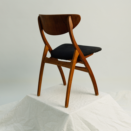 Dining Chair | Henning Kjærnulf