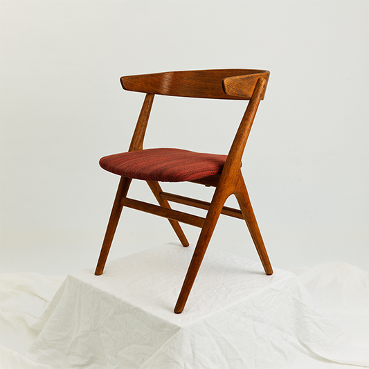 Model.9 Wishbone Chair