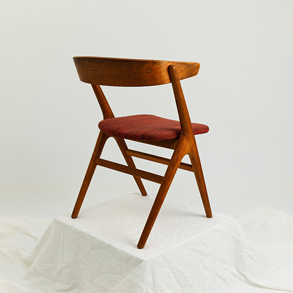 Model.9 Wishbone Chair