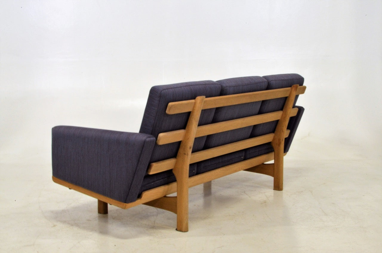 Model GE236/3 Sofa | Hans Wegner